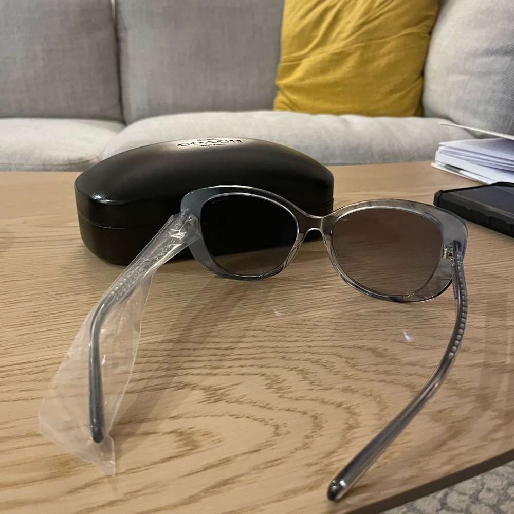 Coach sunglasses for women - Picture 3 of 5